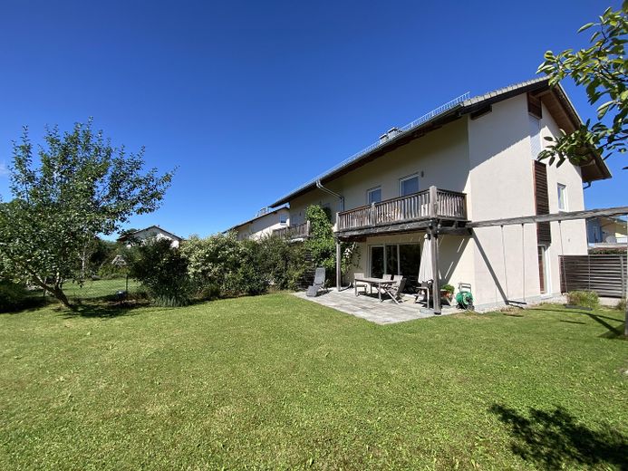 Splendida casa bifamiliare con vista libera fino alle Prealpi   *senza commissioni* – DHH Südostseite mit Garten