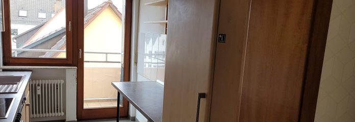 Appartement mansardé de 3 pièces avec balcon et garage à Stuttgart-Weilimdorf