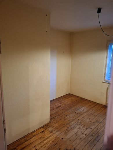 Nbg-Gaismannshof’ta inci - Tek ailelik ev (veya 3 odalı mutfak-banyo zemin kat + 2 odalı mutfak-banyo çatı katı) ve büyük, sakin bahçe – Küche EG 2