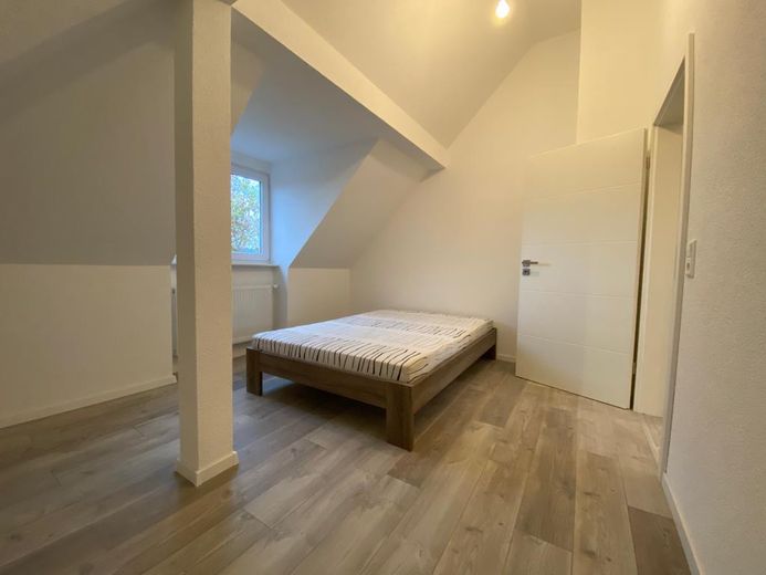 # 2,5-Zimmer # EBK # Tageslichtbad # neu saniert # zentrumsnah #Nordstadt – Schlafzimmer 1