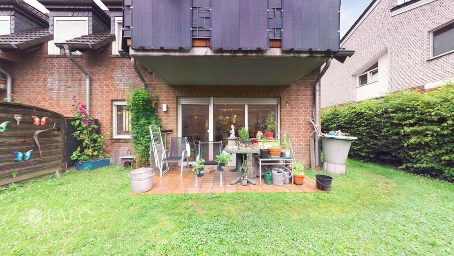 Kapitalanlage im Paket: 4 vermietete Wohnungen mit 4 Garagen und Stellplatz – WE1 Garten