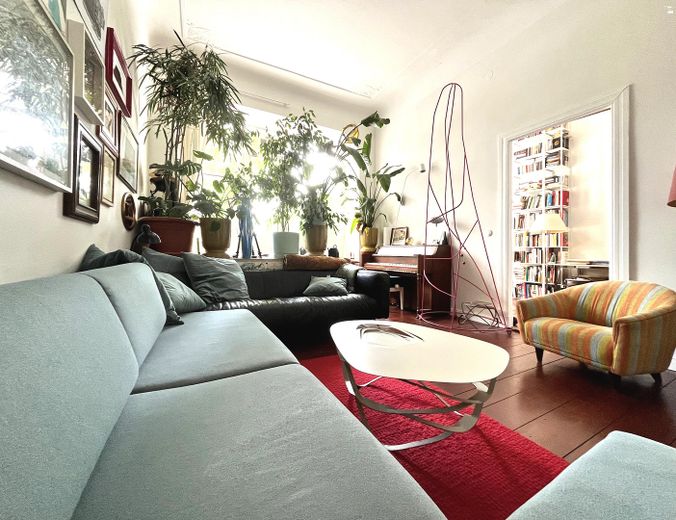 Einzigartige Wohnung | privater Eingang | bezugsfrei | ohne Provision – Lounge m. Verbindung zu AZ