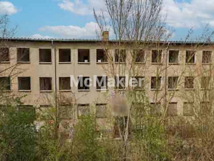 Przestrzeń dla wizji – rozebrany do stanu surowego budynek z wstępnie zatwierdzoną koncepcją użytkowania na dużym terenie – Zdjęcie 1