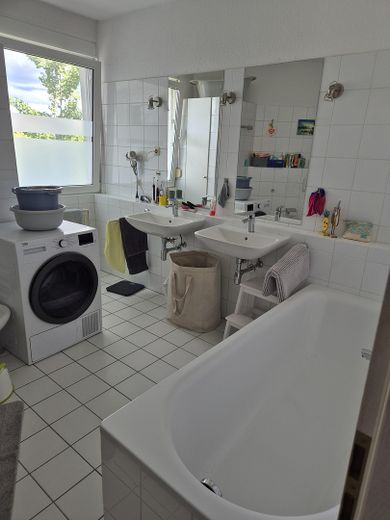 Großzügige 103 m² Eigentumswohnung in Ginsheim-Gustavsburg mit Loggia, Keller und Tiefgaragenplatz – Foto 12
