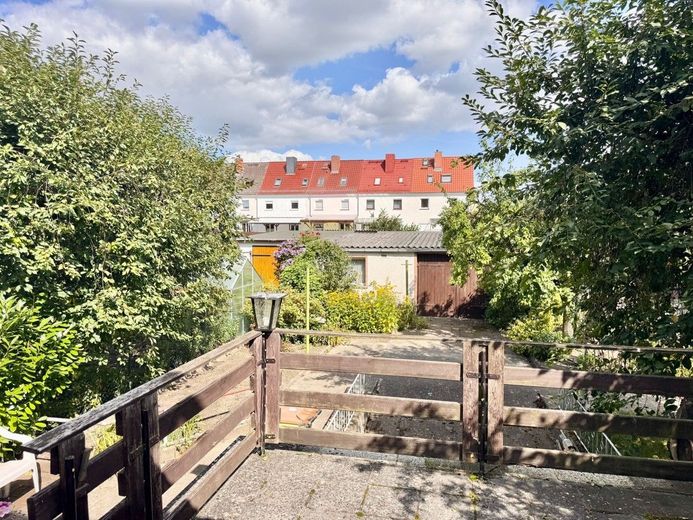 HORN IMMOBILIEN ++ Neubrandenburg Vogelviertel, Haus mit Grundstück, Terrasse und 3 Garagen – f951325d-a11b-4487-b5dc-e7b9623cf431