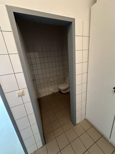 Hall as storage / workshop approx. 600 sqm with office and utility room / toilet, heated – Foto 18
