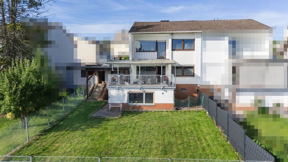 Doppelhaushälfte in Höhr-Grenzhausen - mit großer überdachter Terrasse, Garten und Garage – Garten