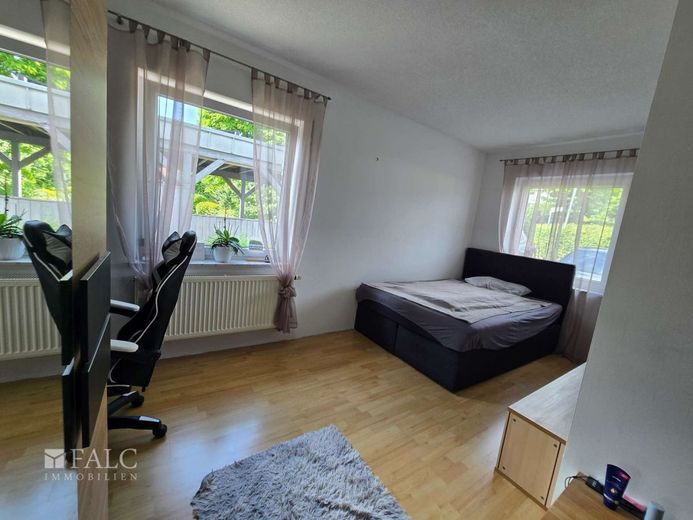 Ein großes Haus im Blumen Viertel in Nümbrecht – Schlafzimmer 3
