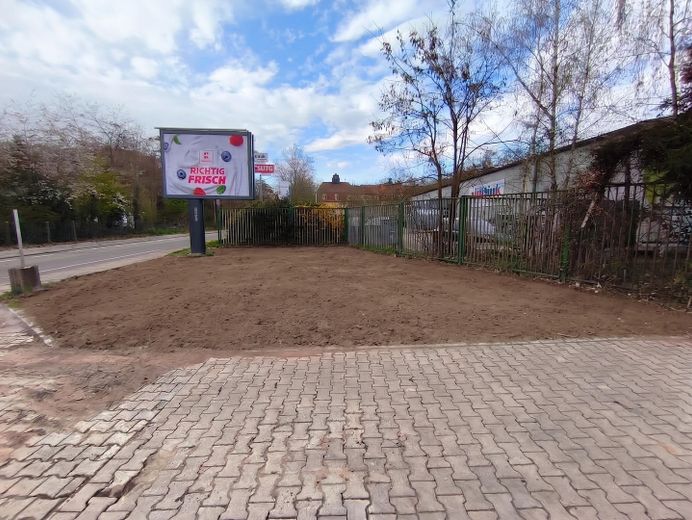 Nieruchomość komercyjna z biurem, warsztatem i terenem zewnętrznym – Außen Gelände Links 