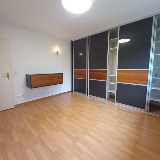 Schlafzimmer mit Einbauschrank