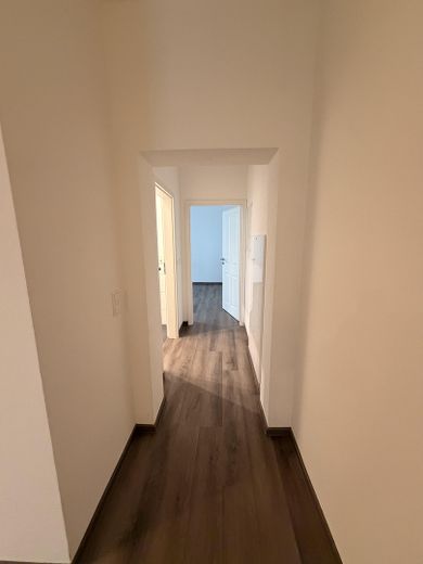 Gepflegte und Sanierte 2,5-Zimmer Wohnung im EG in Pforzheim inkl. EBK und Fußbodenheizung – Flur