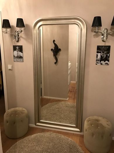 Wohnen im ehemaligen Stadtbad: Stilvolle 3-Zimmer-Wohnung mit Ruhrblick im Palais am Stadtkai – Diele