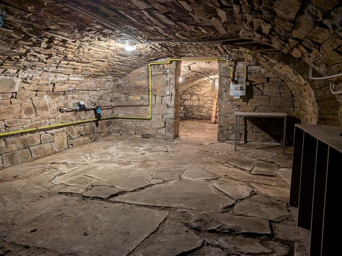 Fachwerkhaus mit Talblick - historisches Wohnen im Grünen bei Bielstein – Gewölbekeller