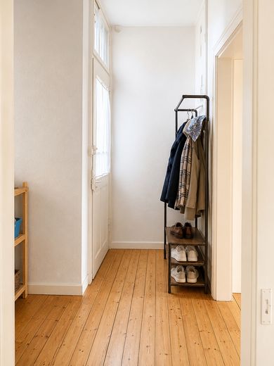 KA-West  2 ZKB , ohne Provision, frei 1.9.26 – Flur 