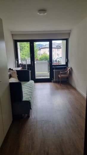 Gemütliches Apartement in bester Innenstadtlage v. Bad Reichenhall – Blick zum Balkon