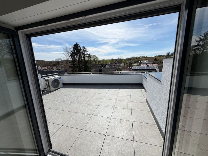 Attico di 4 locali di prima qualità con terrazza sul tetto e garage + posto auto – senza commissioni – Dachterrasse
