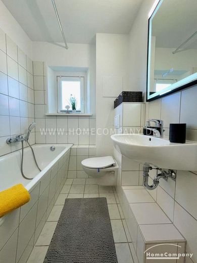 28097 HomeCompany Dresden Möbliert/Furnished 2-Zimmer Apartment mit Balkon in Dresden-Großluga max. 2 Personen – 83e1ba662c2a33a94193803076e1c4dd66b65d07.jpg