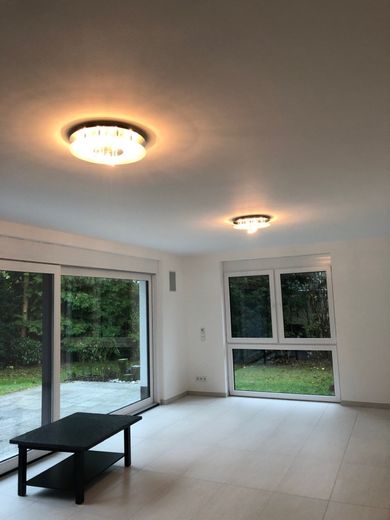 Stilvolles Haus zum Wohnen und Arbeiten mit moderner Ausstattung in Dreieich-Buchschlag – Wohnzimmer