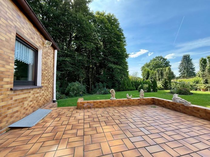 Fröndenberg-Ardey: Freistehendes Wohnhaus mit Gartenoase am Ende einer Sackgasse! – Große Terrassenanlage