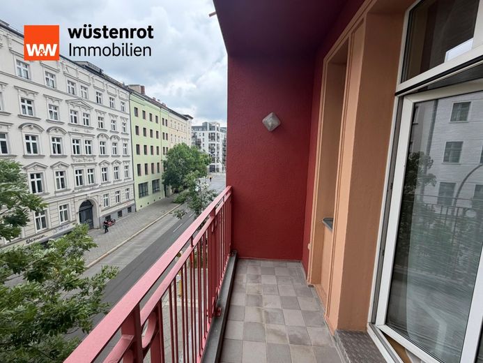 LIBERO AL ROGITO! Luminoso appartamento di 2 locali con due balconi nel cuore di Berlino-Friedrichshain – Balkon Straße