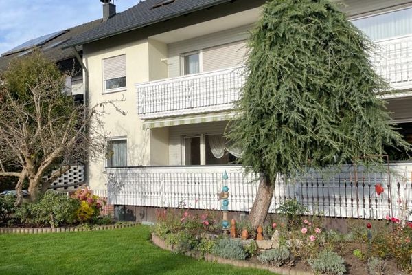 Geräumige Doppelhaushälfte für Familien – 6 Zimmer und Sanierungspotenzial