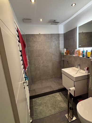 Helle 3-Zi Wohnung mit großzügigen Balkon – Badezimmer