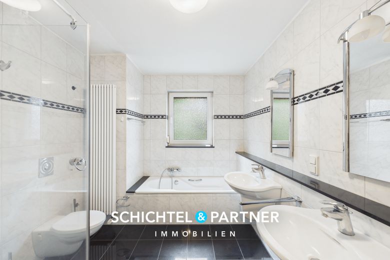 Lehe | Ruhig gelegenes Reihenendhaus mit Südterrasse und Privatsphäre – Badezimmer