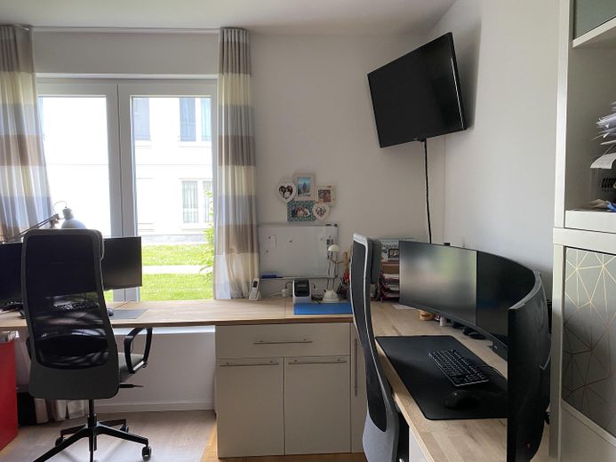 Neubauwohnung von Privat, barrierefrei mit Fußbodenheizung, SmartHome, eigenem Garten und Balkon – Arbeitszimmer