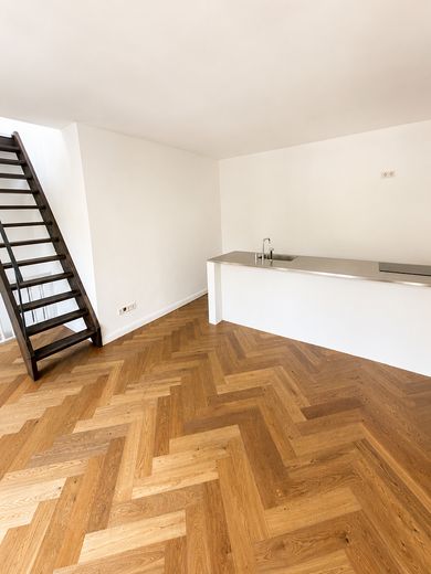 Little city house in the heart of Munich – Wohnbereich mit offener Küche