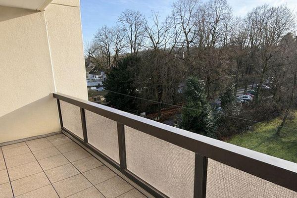 Mieszkanie 4-pokojowe (106 m²) i balkon nad dachami Langerfeldu