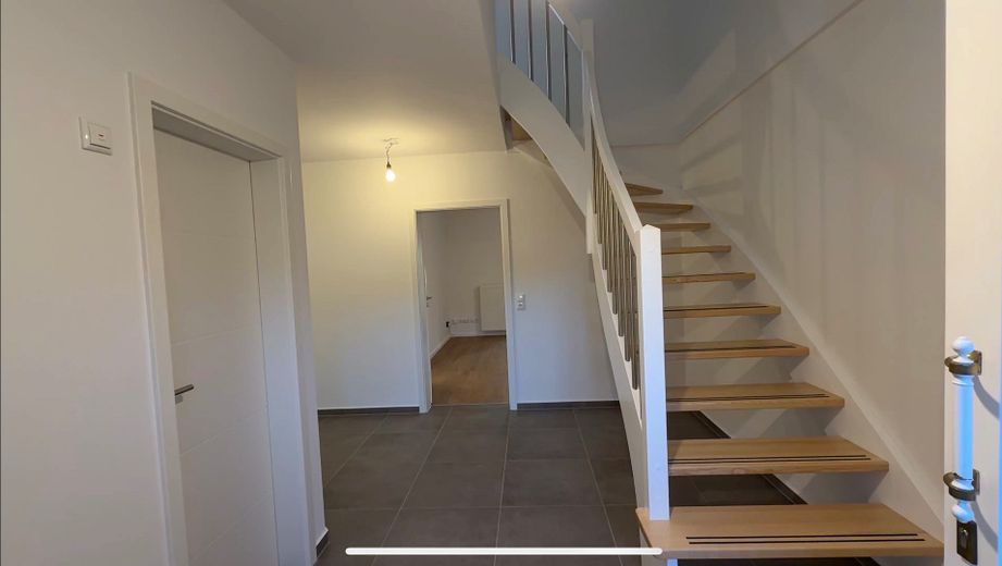 Großzügig frisch renoviertes Einfamilienhaus in guter Lage / Keine Käuferprovision – Eingangsbereich