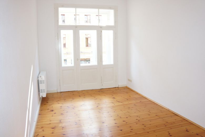 Johannstadt, Nähe Medak, Schöne 4-Raum-Wohnung mit Dielenfußboden und Balkon – Zimmer 2 mit Loggia