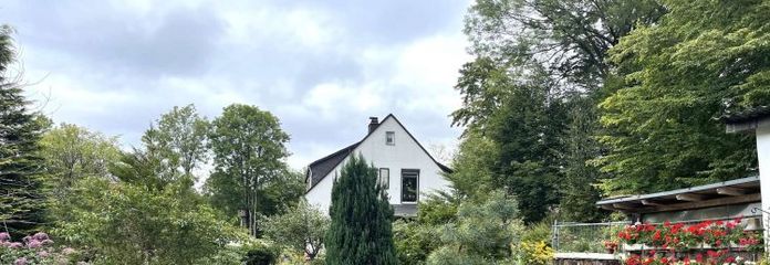 Charmantes 1-2 Familienhaus umgeben von Naturidylle in Geroldsgrün