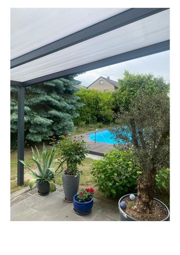 Przytulny dom jednorodzinny / dom z dużym basenem i śródziemnomorskim ogrodem od osoby prywatnej – Terrasse