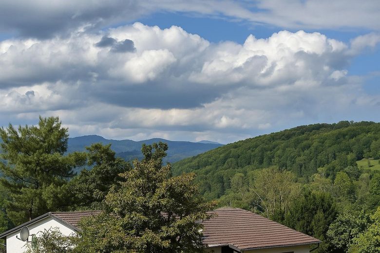Exklusive 3.5 Zimmerwohnung auf dem Hünerberg – Foto 1