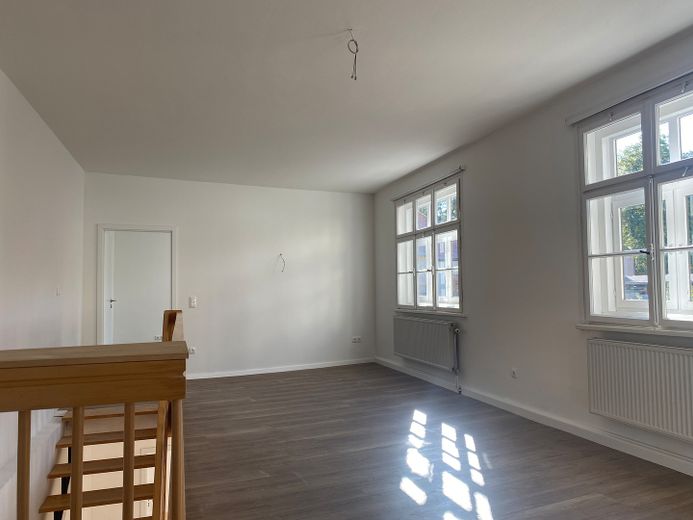 vivir en el centro de Weilheim, piso de 5 habitaciones a estrenar – Wohnzimmer Obergeschoss