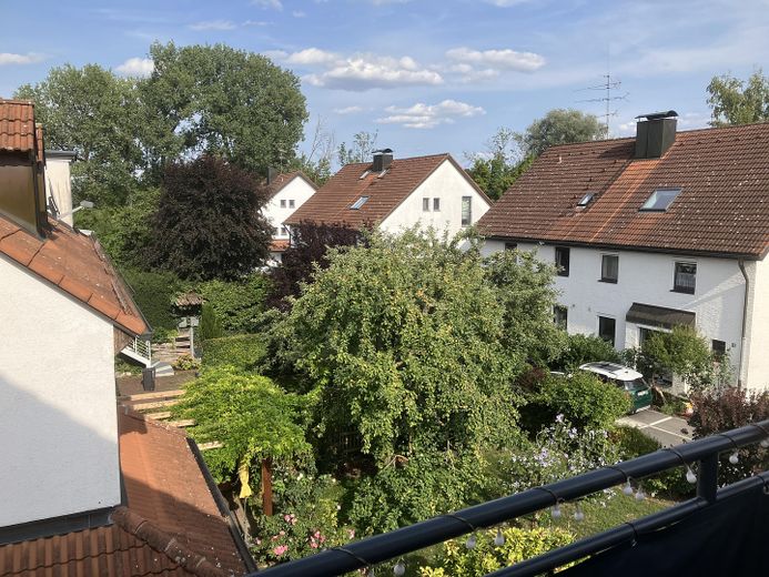 Mieszkanie dwupoziomowe z dużą ilością przestrzeni i dwoma balkonami – Maisonette gewachsene Umgebung