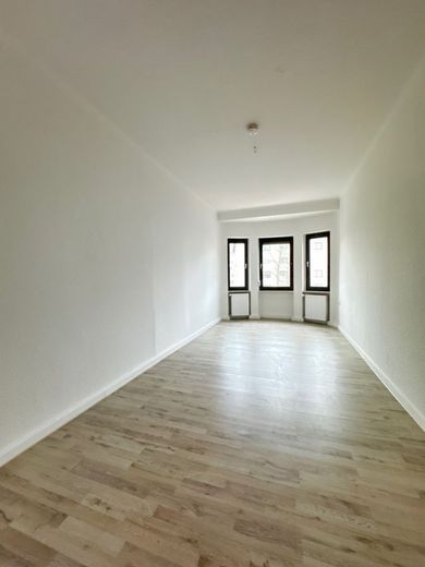 Helle renovierte 4-ZKB Wohnung mit Balkon in verkehrsgünstiger Lage – 3. Zimmer