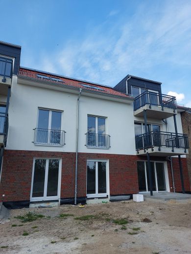 Erstbezug 2-Zimmer-Wohnung (1. OG, Balkon, barrierefrei) in Berge bei Nauen – Balkon 1. OG rechts