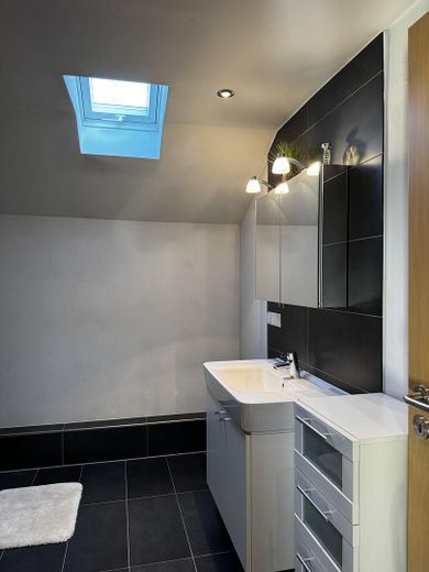 Tageslichtbad mit Dusche