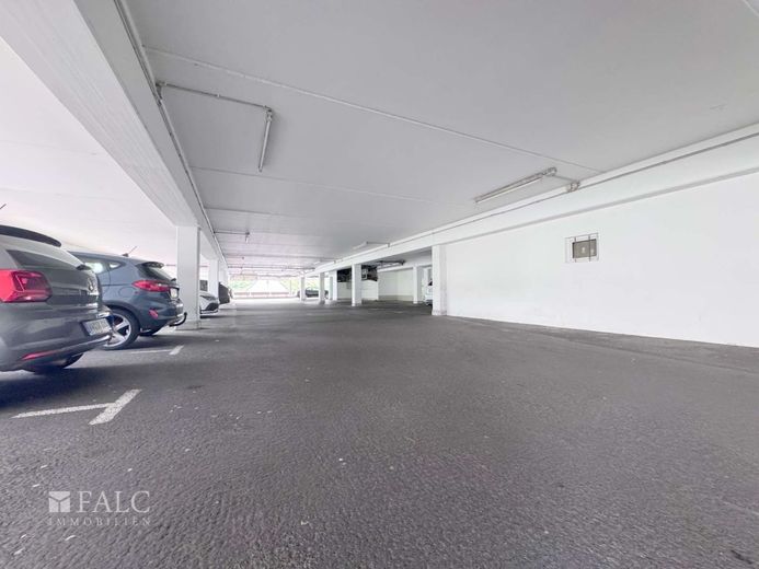 Solides Gewerbeinvestment - Zentrale Lage, starke Mieter, sichere Perspektive – Parkhaus