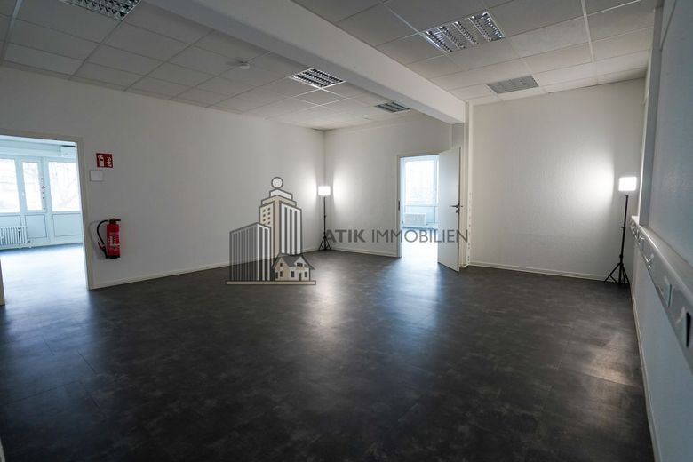 ATIK: *360°-VR* Helle und flexible Büro-/Schulungsräume direkt am MA-HBF – Flur