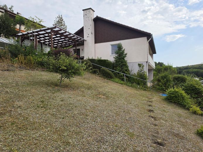 Provisionsfrei: Großzügiges Einfamilienhaus in ruhiger Aussichtslage mit teilbarem Großgrundstück – Außenansicht Garten