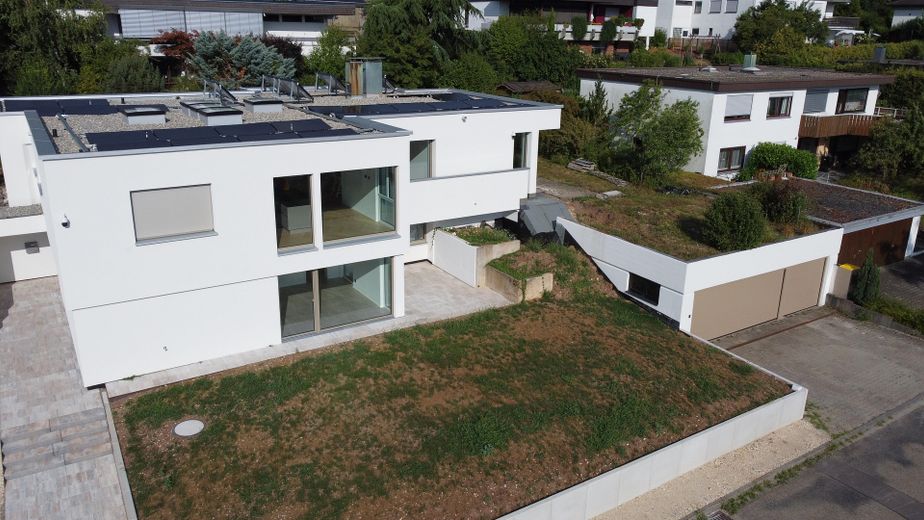 Kernsanierte Unternehmervilla mit einzigartigem Weitblick und luxuriöser Ausstattung – Front oben
