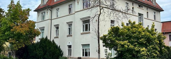 Precioso piso antiguo renovado con vistas – Hausansicht