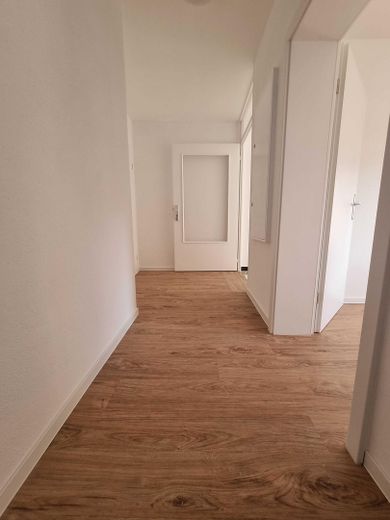 Haus statt Wohnung: 3-ZKB+Garten+Terrasse+Garagen – Flur im Wohnbereich
