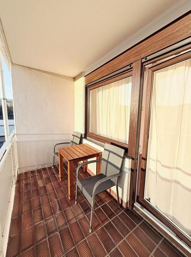 Dostępne od zaraz: w pełni umeblowane mieszkanie w doskonałej lokalizacji Stuttgart-Ost z balkonem – einladender Balkon
