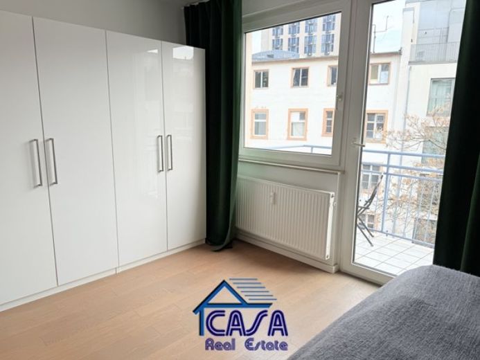 MITTEN IM LEBEN: 2 Zimmer mit Balkon + Skyline Blick nahe dem Willy Brandt Platz gelegen – Foto 1