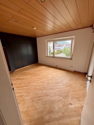 Saniertes 3-Familienhaus bietet viel Platz zur Eigennutzung oder als Wertanlage in Gingen – Foto 9
