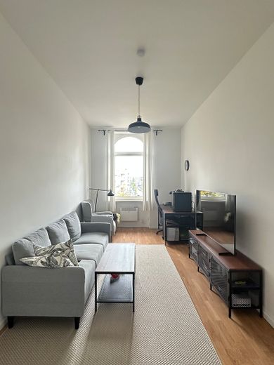 renovated 2-room apartment in Bockenheim – Wohnzimmer